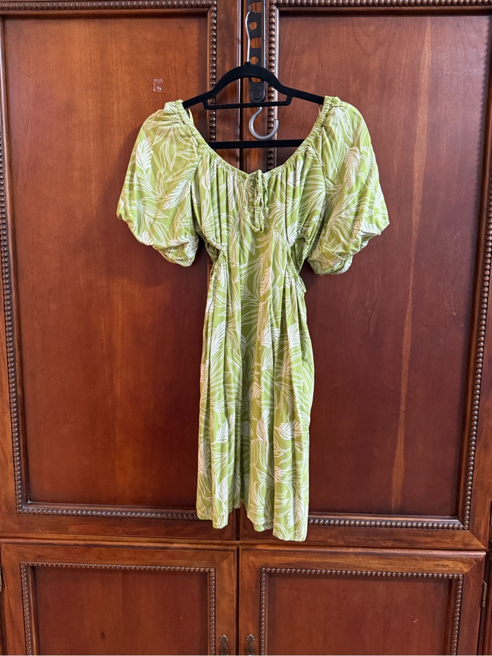 Leaf-Print Puff Sleeve Midi Dress in Light Green